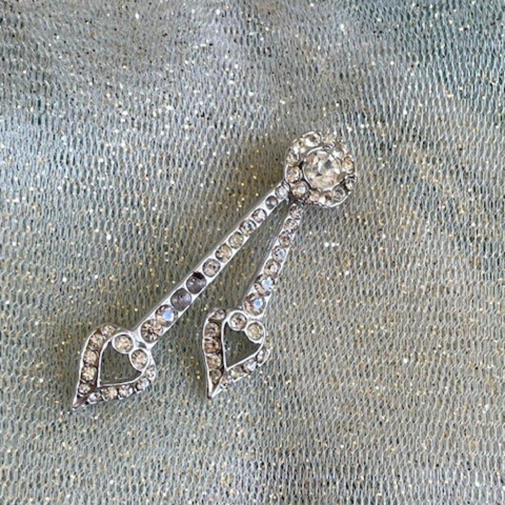 Vintage rhinestone brooch, heart & arrow pattern, solid clasp & setting